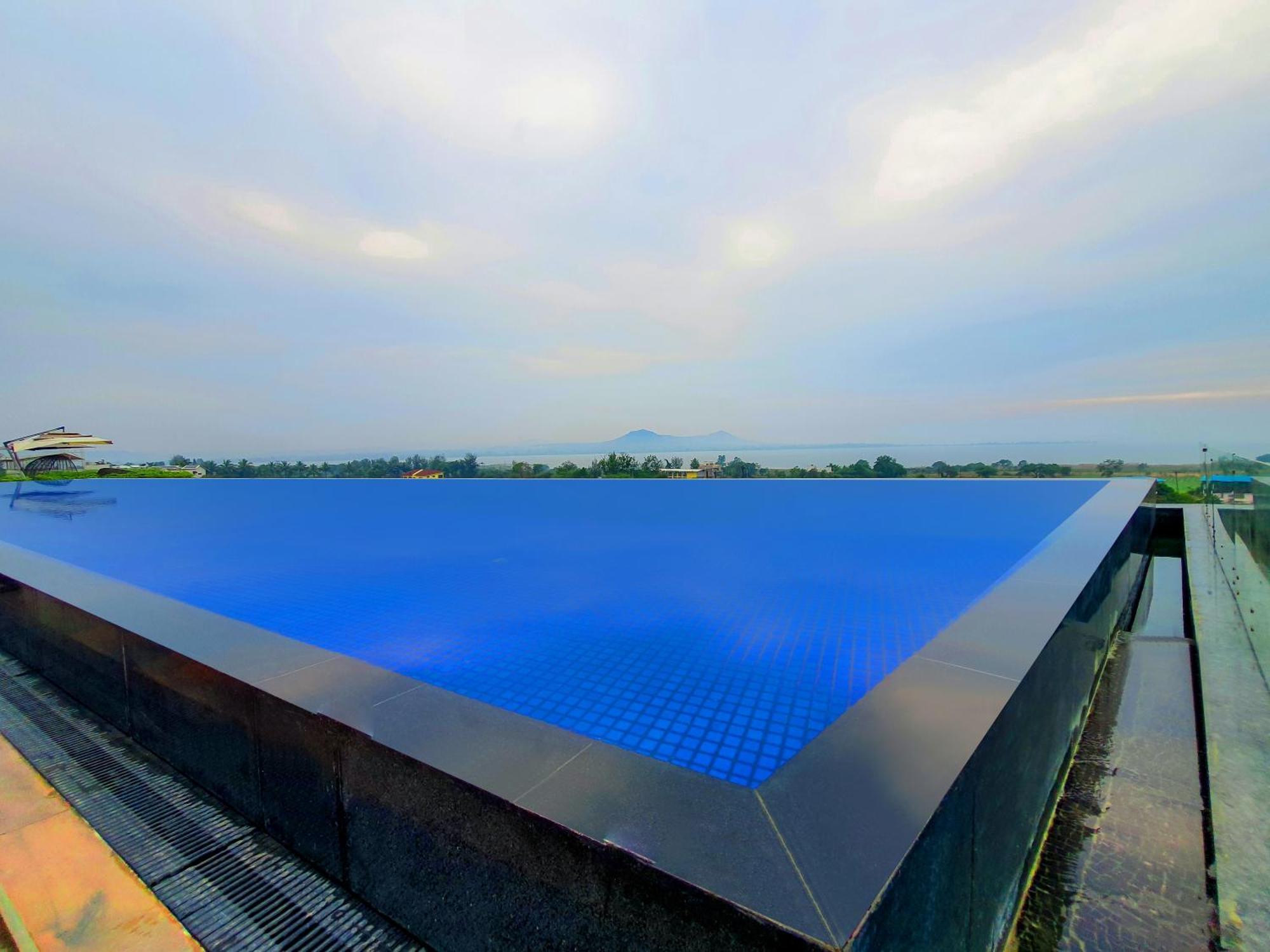 Aria Resort & Spa Nashik Exterior photo