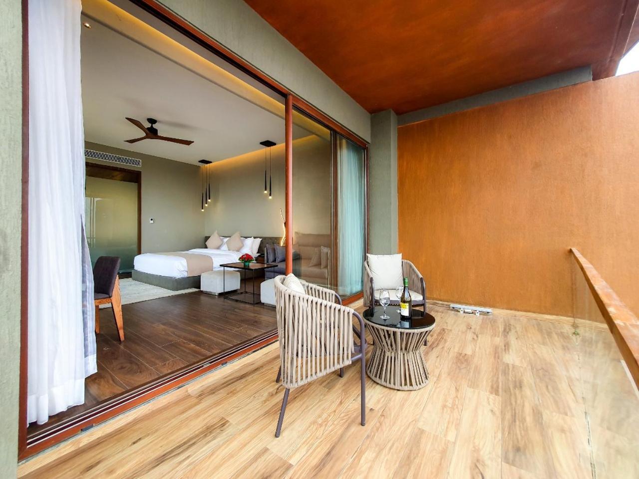 Aria Resort & Spa Nashik Exterior photo